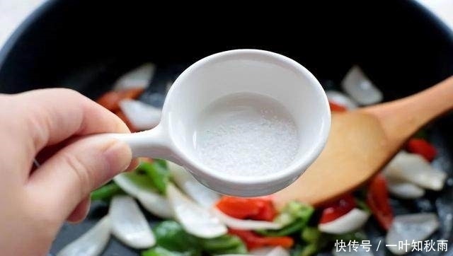 年糕这样炒超级美味快手,一顿两碗不够吃!吃了还想吃!