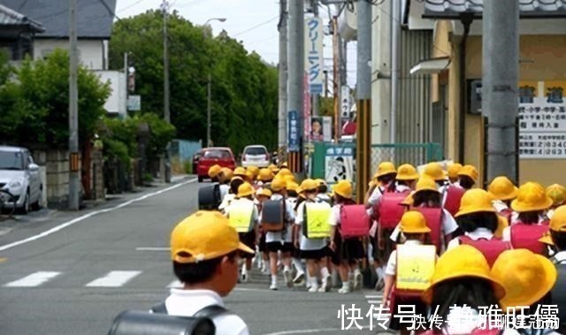 行为|专家怒批“家长接送孩子”行为,反遭网友怒怼:站着说话不腰疼