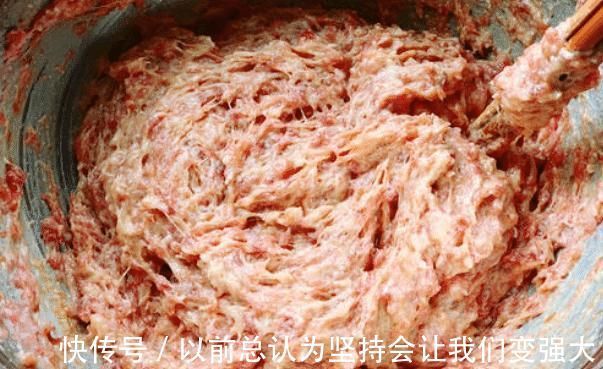 香油|调肉馅时，有人放香油，有人放熟油，都不对，学会正确做法，喷香