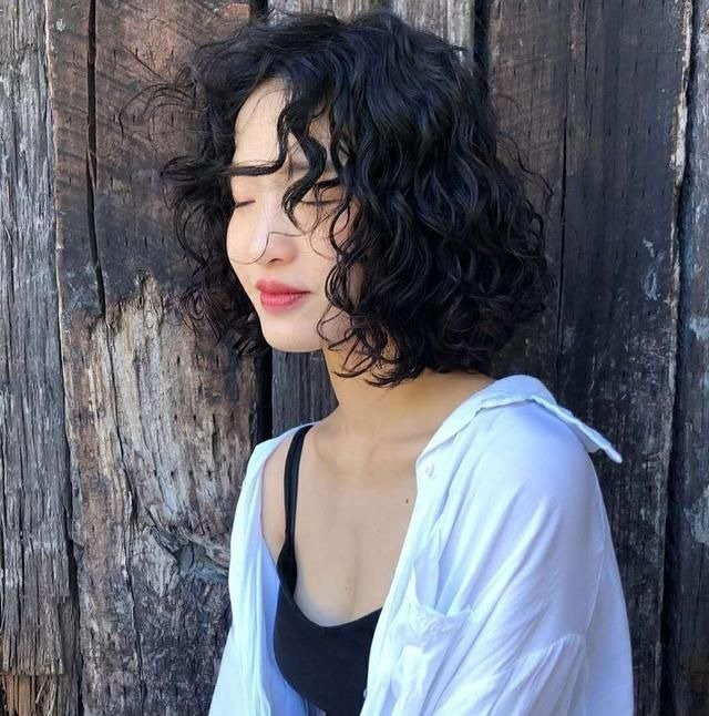 减龄 怎么样烫头蓬松还不显老?搞懂这三个减龄发型,小卷洋气大卷时尚