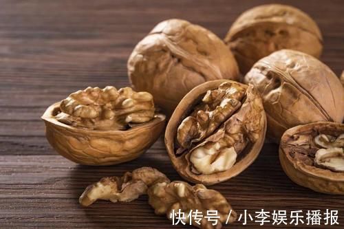 全麦面包|这7种食物,中学生睡前千万不要再吃了!后果真的很严重!