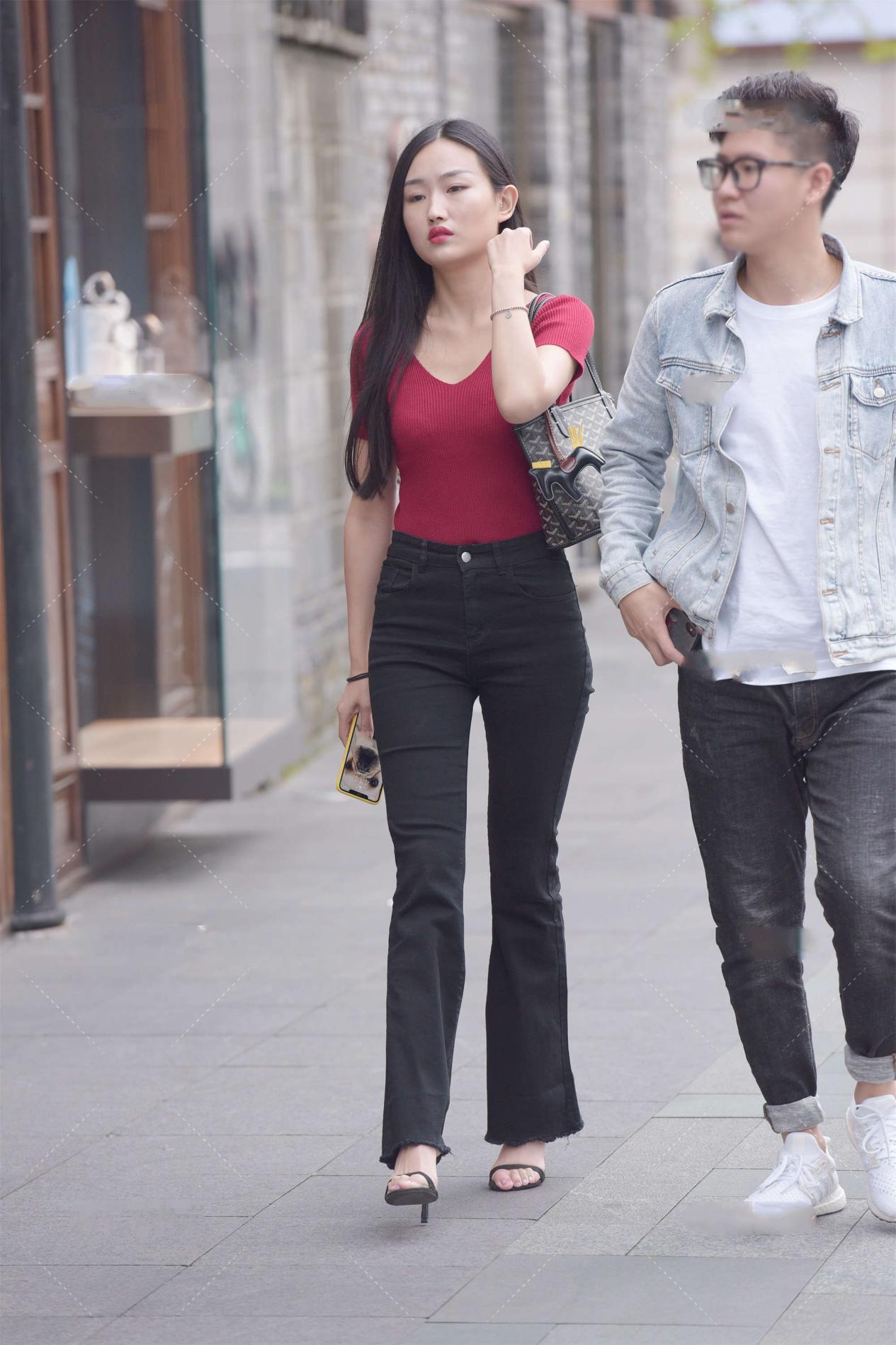 红色|当“高调红”遇上“低调黑”, 时髦感十足