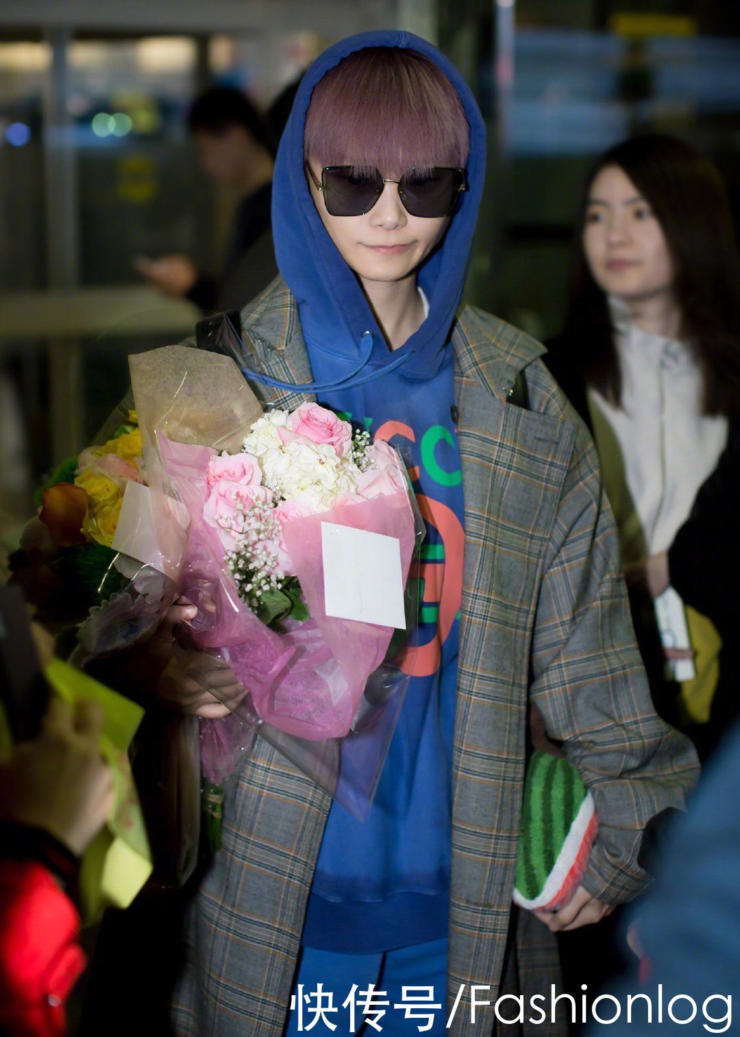 降温季节愁搭配？百搭减龄卫衣get起来，休闲时尚的必备款