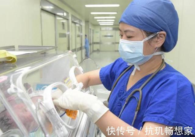 初乳|新生儿“自带三天口粮”不用喂别盲目迷信母乳，坑了娃