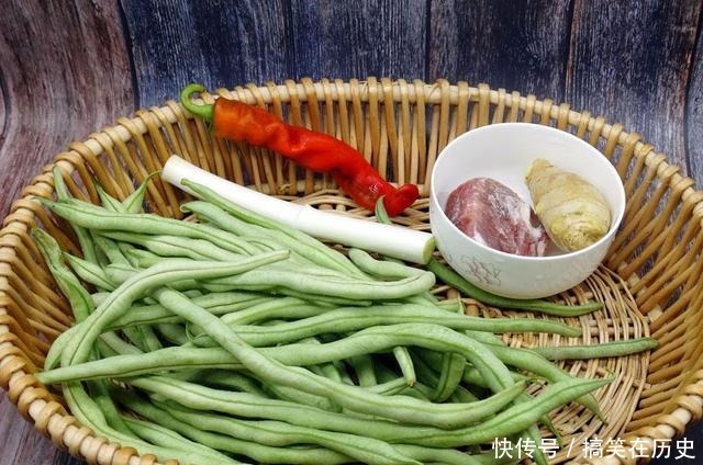 炒豆角,最不该直接下锅炒!请您记住这一妙招,豆角入味,不发黄