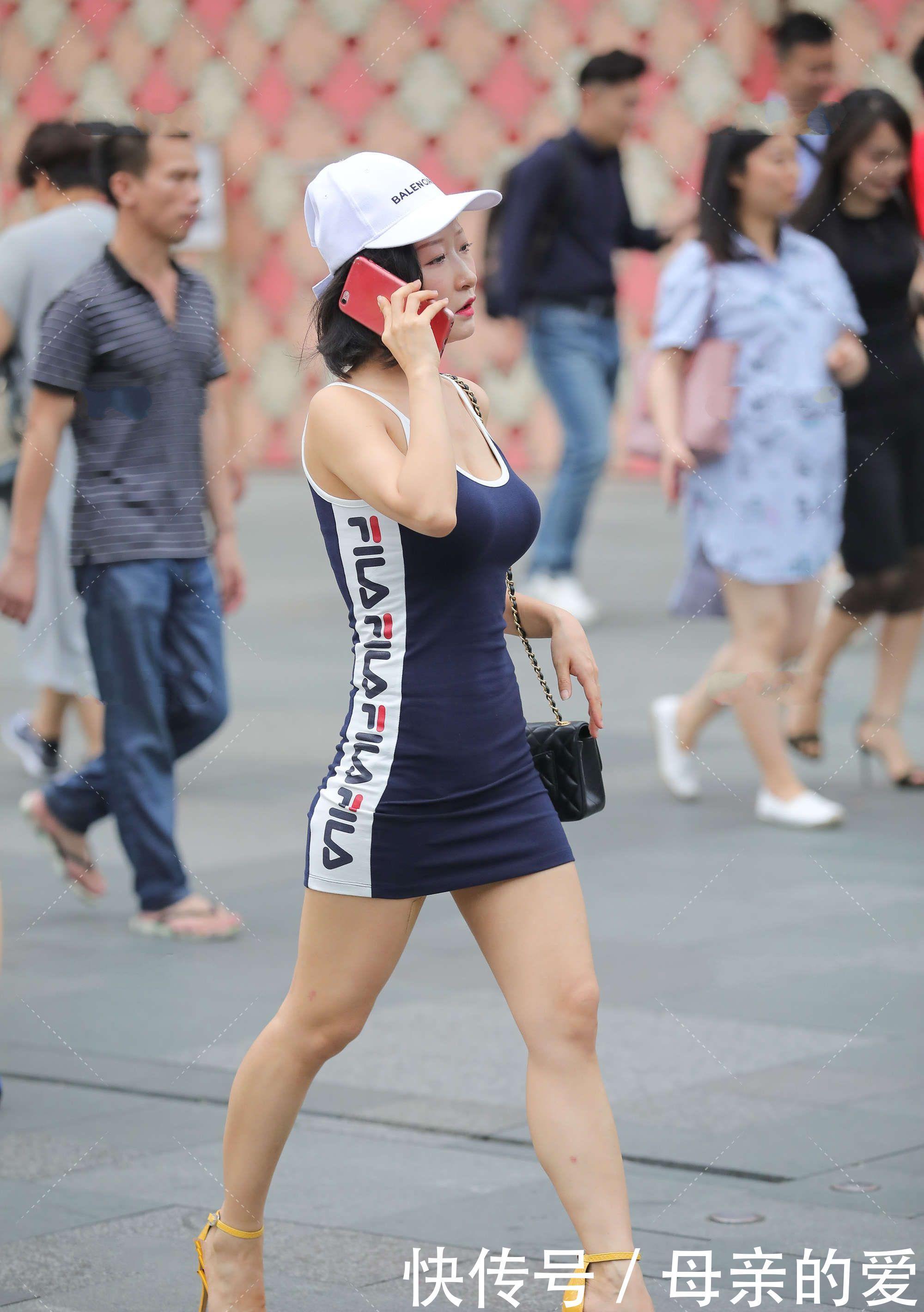 黄色|休闲连衣裙混搭风十足,搭配黄色高跟鞋有个性,穿搭新奇时尚