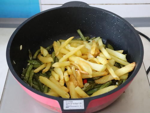快手|土豆烧豆角，简单快手家常菜，口感好味道浓，隔三差五吃一回