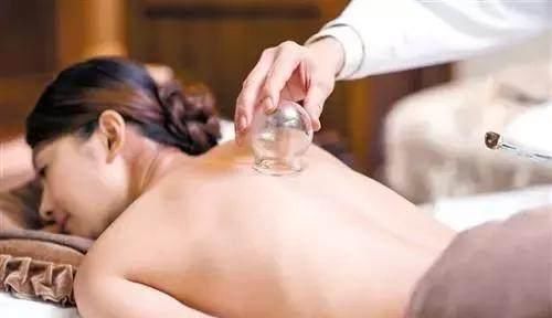  好处|拔火罐居然会有那么多好处，也有三大误区，一件事一定不能做！