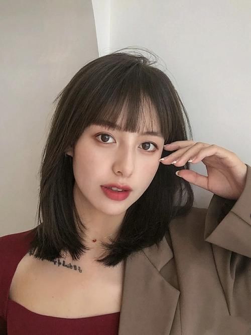 根据穿搭改变发型，这些技巧你需要知道，百搭时尚又显气质