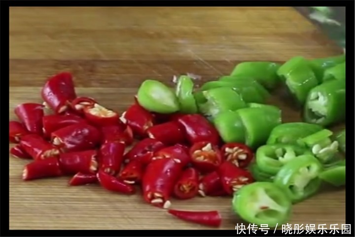  喜欢|莲藕这样炒，清脆爽口开胃下饭，一吃停不下来全家人都喜欢！