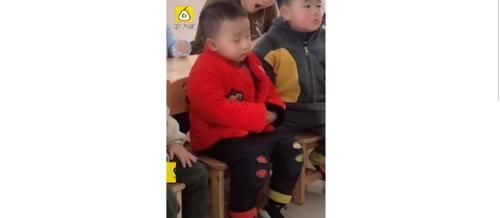 幼儿园|“瞌睡”宝宝火了！幼儿园上课狂打瞌睡，网友：像我开大会的样子