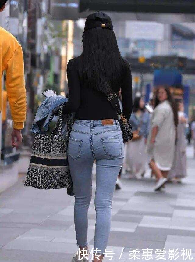 打底裤|透视低胸上衣搭配牛仔低腰打底裤，清爽色调，有一种复古感