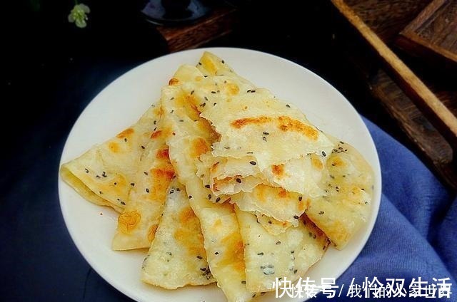 这是我最常做的主食,和面不用饧,半小时就上桌,又香又软