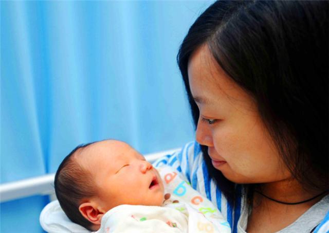 马瑞林|90厘米“侏儒”女孩怀孕,不听劝阻坚持生娃,现状到底怎样了?