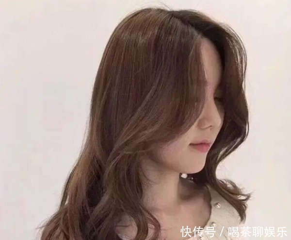 圆脸女孩要留刘海吗?试试这6种发型,显脸小还能让你更甜美