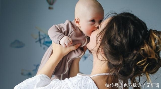 小婴儿|“你会把宝宝宠坏的”,新手妈妈常遇2大难题,做对了不会惯坏娃
