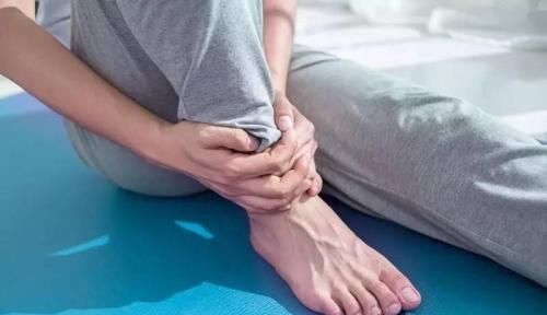  怎样知道自己血脂高不高？不妨看看腿部有没有3以下个特征