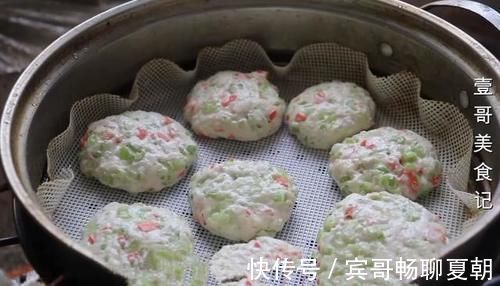 老少皆宜|芹菜别炒了,学会这样做,3斤都不够吃,实在太香了,开胃又解馋