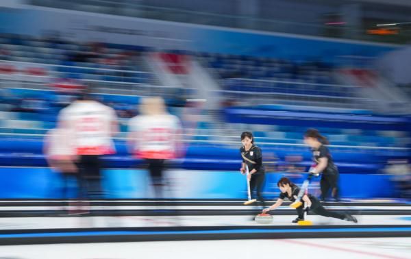 冰壶女子半决赛：日本队胜瑞士队晋级决赛|北京冬奥会 | 日本队