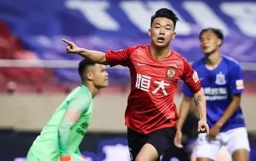 廣州隊(duì)|國(guó)足最強(qiáng)中場(chǎng)遭李鐵棄用！實(shí)力遠(yuǎn)超張稀哲，卡納瓦羅：劃時(shí)代球員