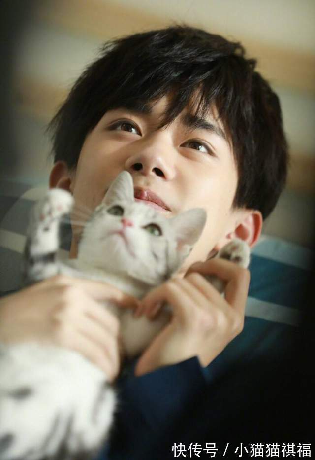 华彩少年|王一博录完《华彩少年》, 又录天天向上, 忙得滑板都不带了