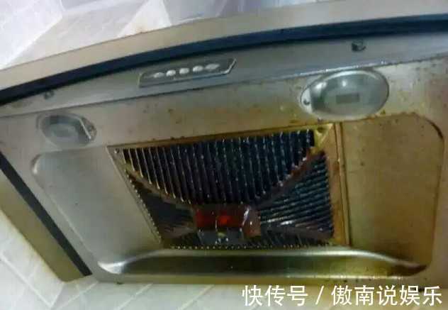 清洗剂|厨房油烟机污渍“巨难洗”教你3个小妙招,10分钟搞定
