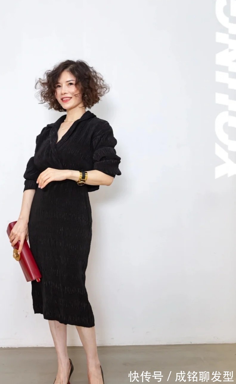 半身裙|五十岁也能穿出“少女感”，跟着博主学穿搭，既有品位更赚回头率