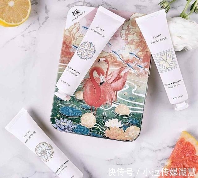 约会时,建议女生包包里带上这6样小东西,安全好用不尴尬