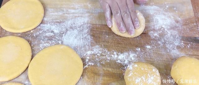 南瓜饼的新做法，好吃又健康，我一顿能吃好几个