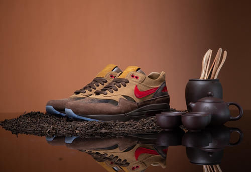 万众期待的国风联名新品，顶级潮牌联手耐克一同展现茶文化魅力