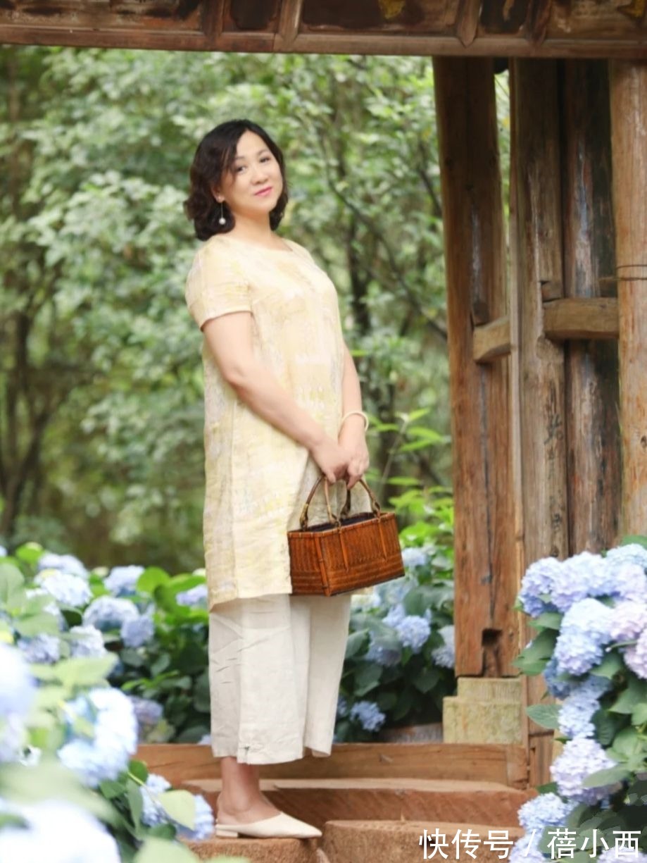 阔腿裤|40+富态女人要懂得给穿搭做减法，无需繁琐，这样穿简约且高级