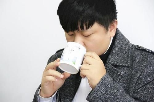 臀部|一个人老没老,不只看年龄,身上5个特征明显,也该服老了