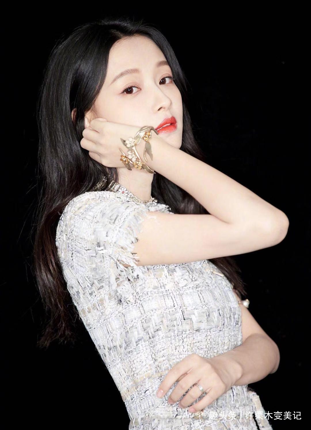 镯子 女人戴“手镯”还是“手表”好看三个理由告诉你,戴错很尴尬!