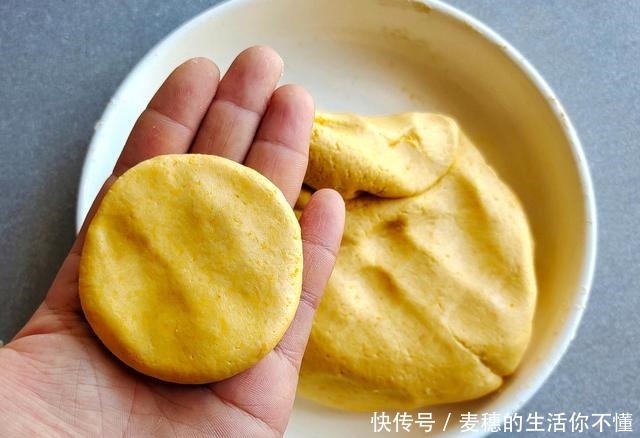 南瓜饼最好吃的做法,外酥里糯,个个鼓大泡,放凉也不塌