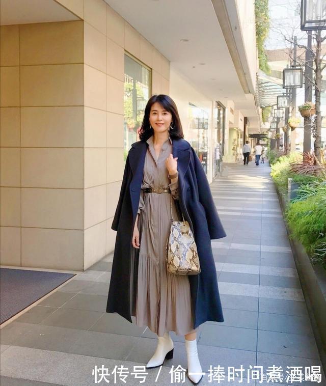 从容|50岁女人穿大衣别太老套！学会这几点，你也能穿得优雅又从容
