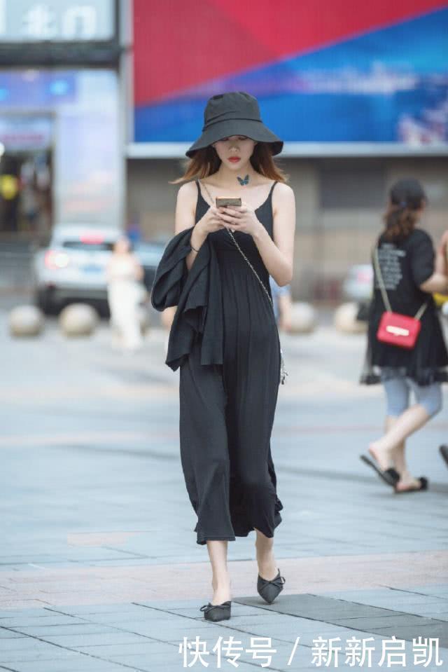 短发|街拍:短发美女的身材真好,长相成熟典雅,温婉可人