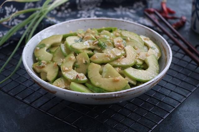 夏天别只知道凉拌黄瓜,它比黄瓜更脆爽,多吃清热解毒,再贵也值