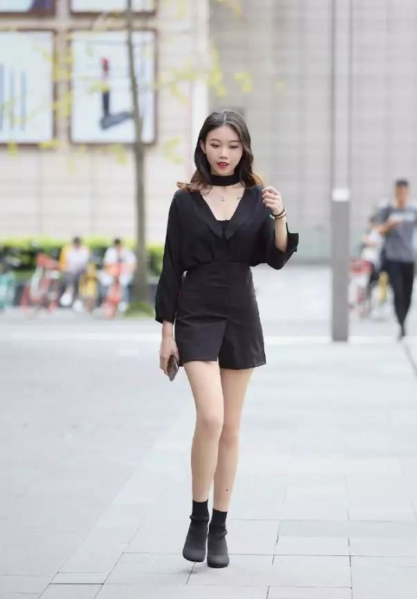 多姿|街拍:长相婀娜,身材俏丽多姿,时尚性感的小姐姐们!