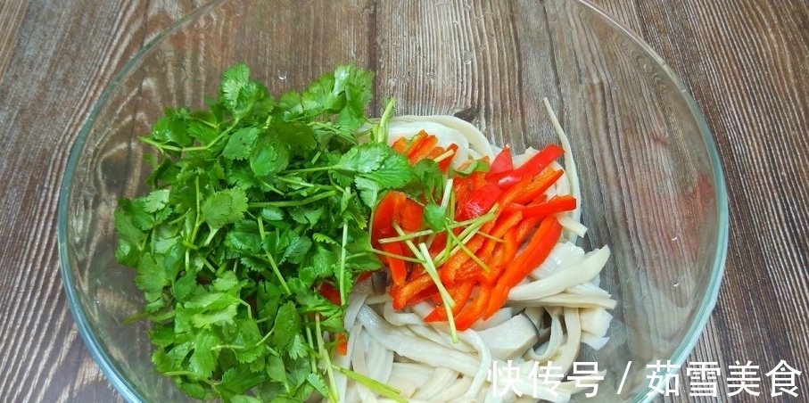 诱人|杏鲍菇的新吃法,一次做4根,看着诱人吃的过瘾,太有创意了