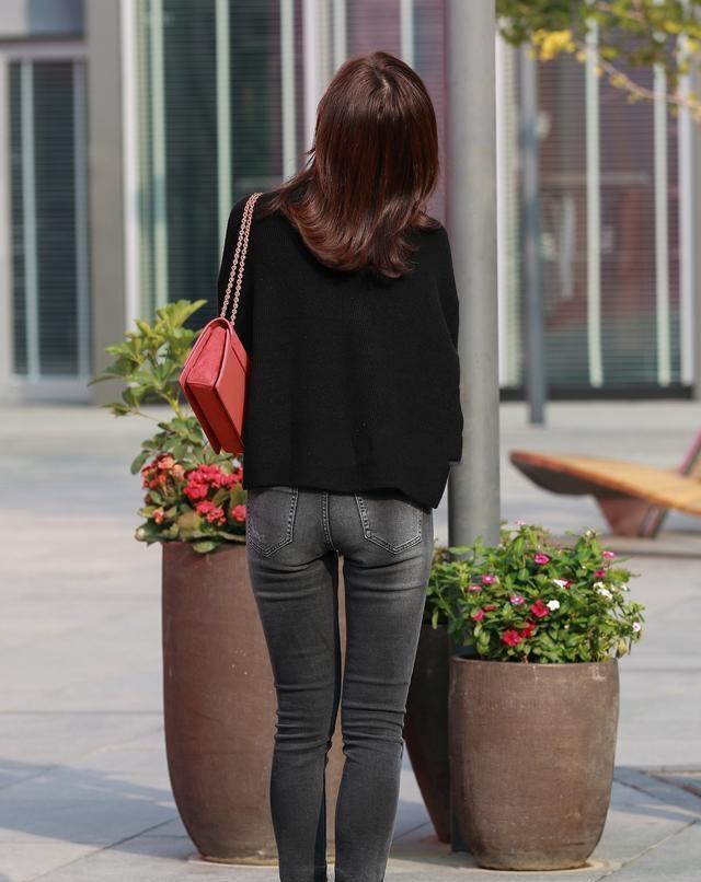 小上衣|魅力十足的打底裤穿搭舒适不失自在感,展现英姿飒爽,甜美时尚