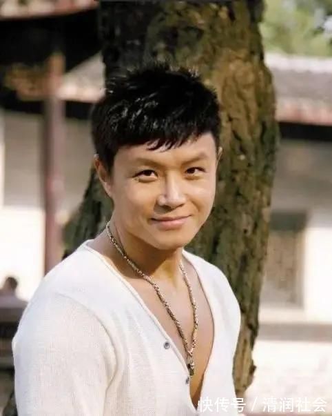 乐嘉:从金牌主持人到消失在荧幕前,他到底做了什么?