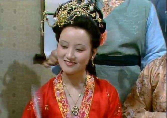 有一个姑娘@王熙凤八面玲珑,为何还会落得如此下场?惹了一个不该惹的人