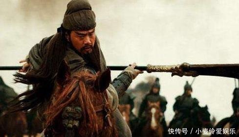 吕布最拿手|吕布被曹操斩首后,赤兔马给了关羽,方天画戟给了谁?