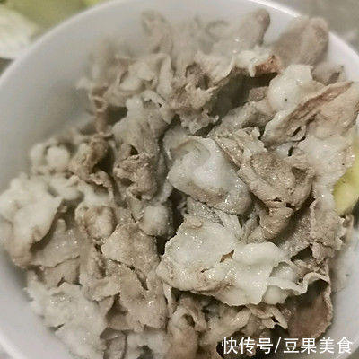 孜然羊肉卷|10分钟快手菜葱爆孜然羊肉卷，做饭不发愁