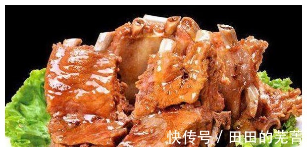 吃起来|夏日必备美食，鲜美可口的酱骨头，吃起来太爽了！