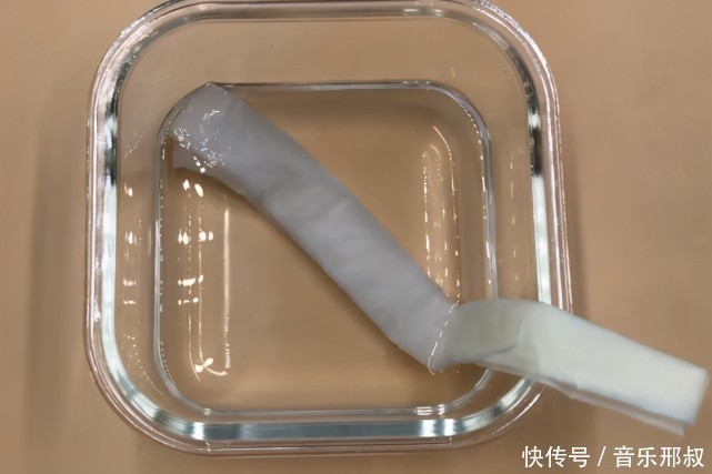 把花露水滴在纸巾上，家家户户都能用上，涨知识了