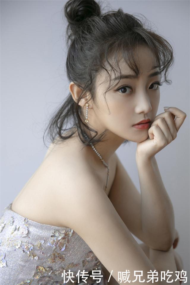 弧度|脸上有这3个“特征”的女人,放弃刘海露出五官会更美!尤其第1个