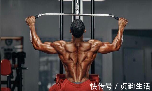 强壮|男生健身先练胸肌，不显强壮反倒影响了体态你应该先练这个部位