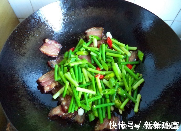 焯水|炒蒜苔,“最忌”直接下锅!教你正确做法,又香又脆还入味,好吃