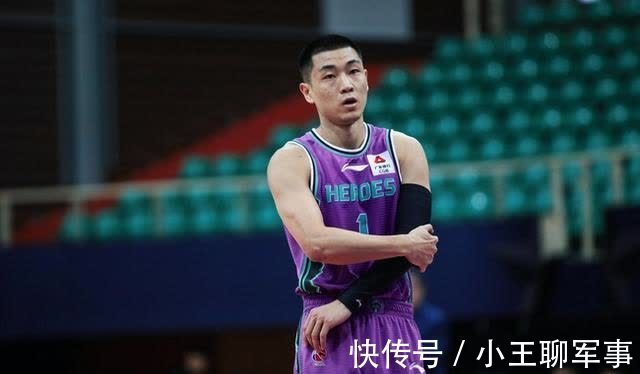 广东男篮|又一个!丁彦雨航遭队友砸伤,他在队内对抗时拉伤,无奈独自回济